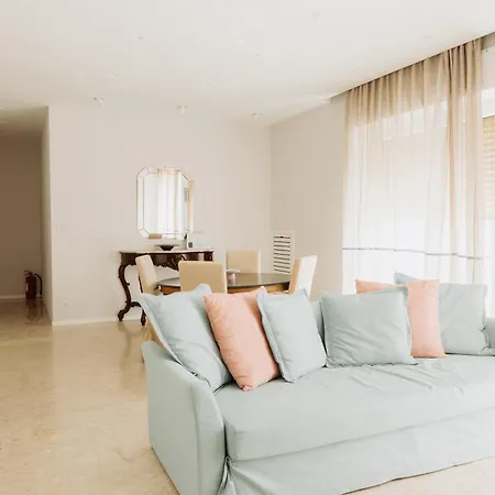 Cavour Boutique בארי