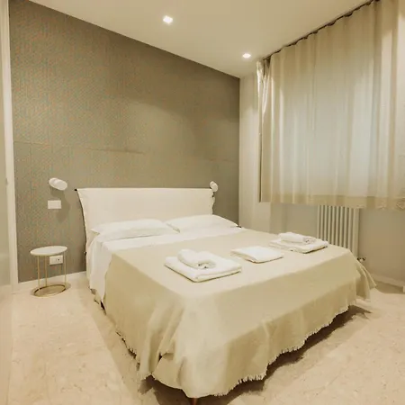Cavour Boutique * בארי